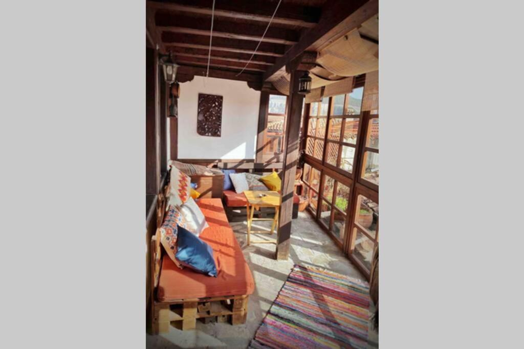 The Secret Lodge- New With Private Garage, Entire House Veliko Tarnovo Luaran gambar